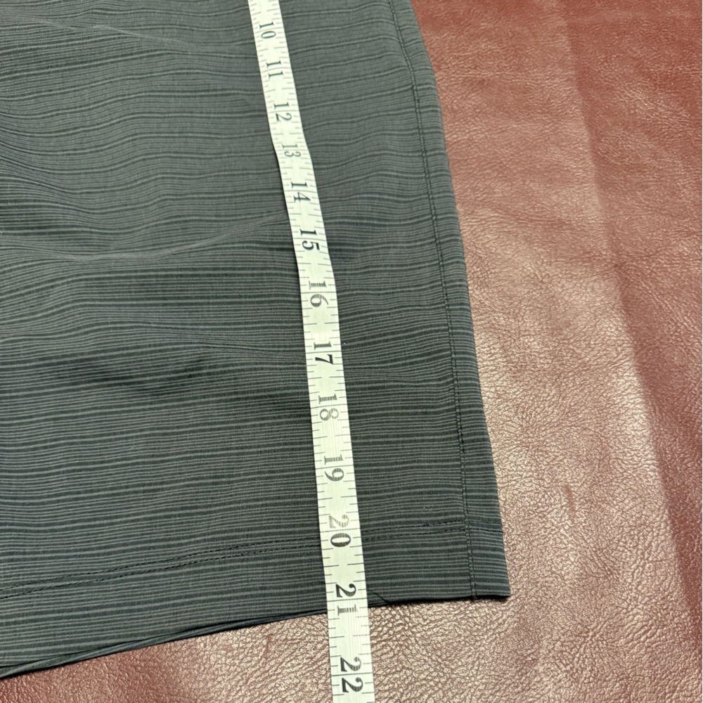 New Hang Ten Dark Gray Striped Patterned Short size 32 - Picture 11 of 11